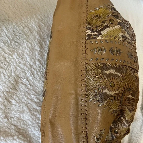 Isabella Fiore Brown Embroidered Shoulder Bag - Picture 4 of 4